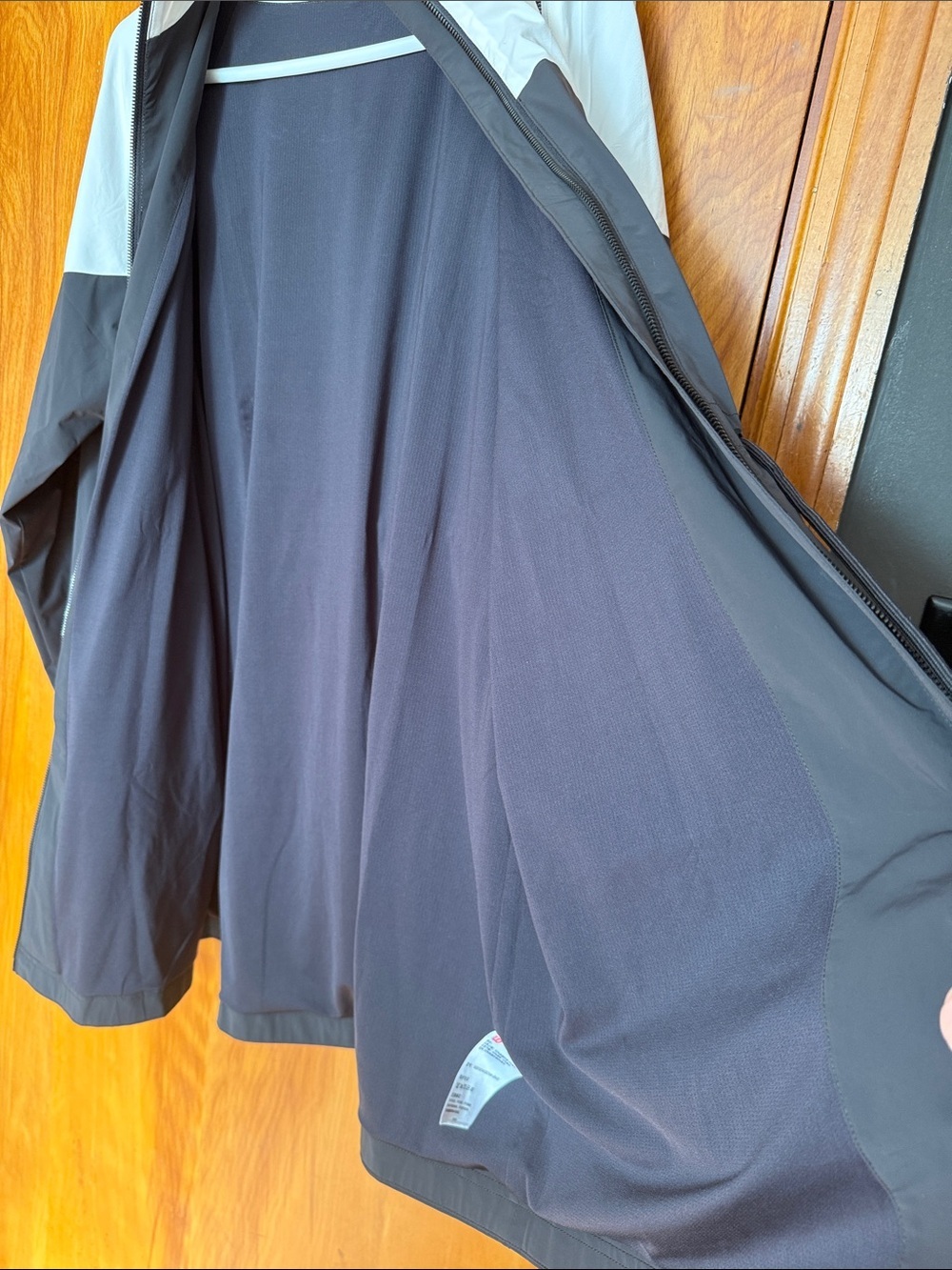 RARE Wilson White Windbreaker Jacket with Black Zipper Accents - Picture 11 of 12